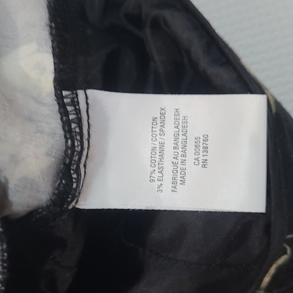 Reitmans Dark Floral Capri Pants size 5 - Picture 5 of 5